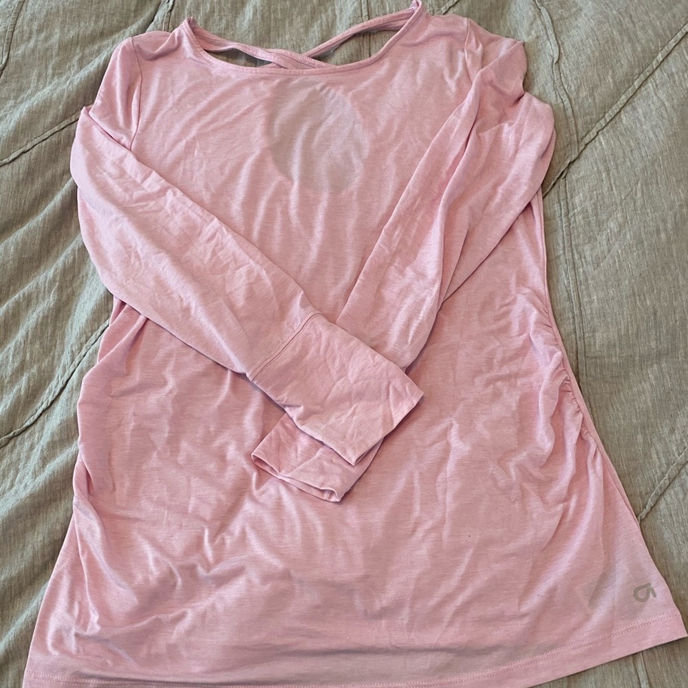 Gap Athletic maternity top (medium)